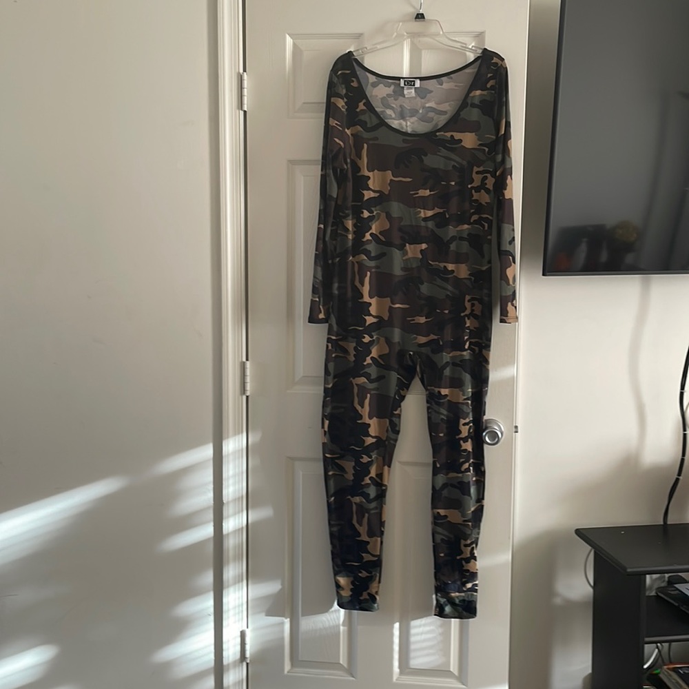 🔥🔥 Camo Bodycon Jumpsuit🔥🔥 2xl NWT